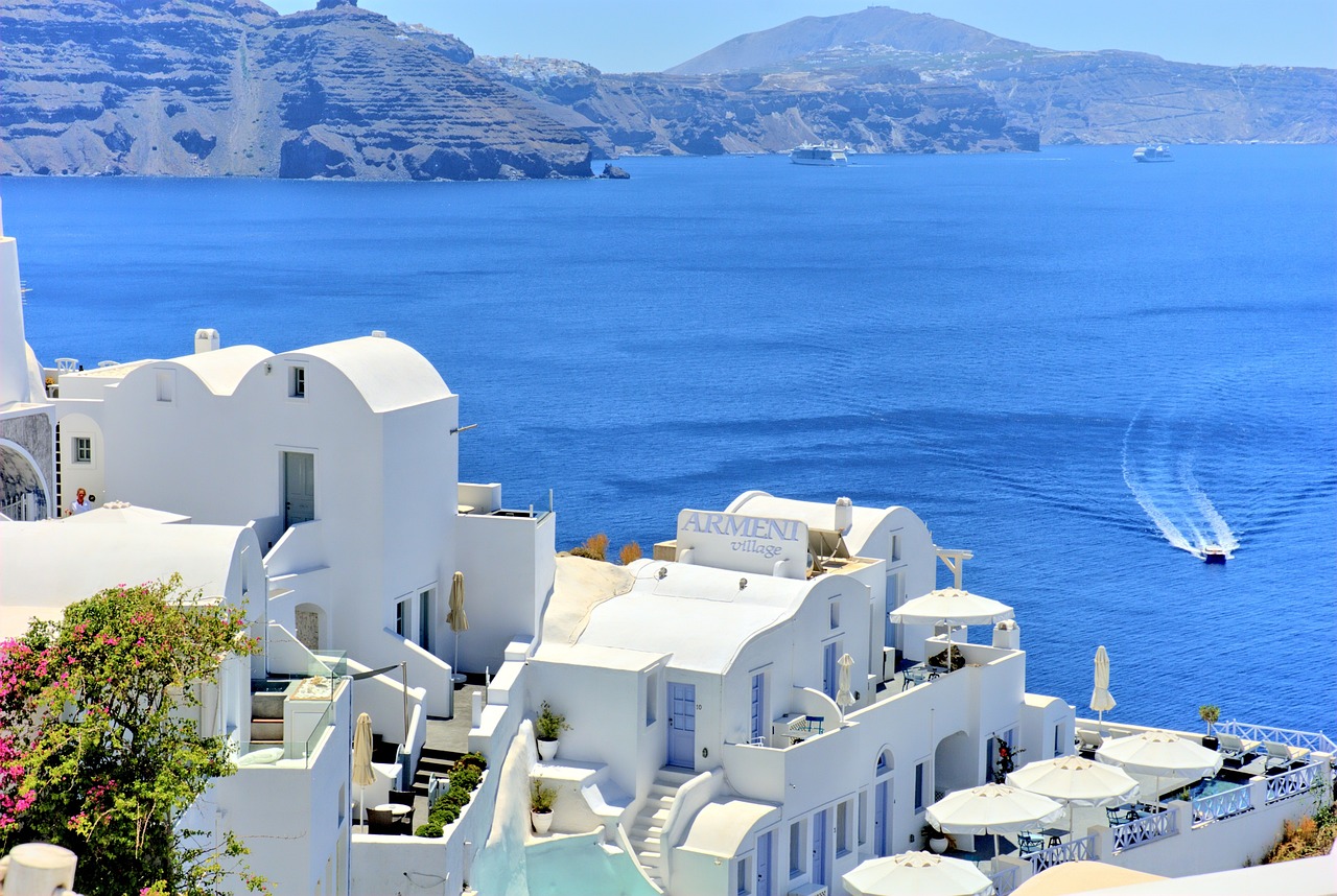 Athens to Santorini: The 7 Best Travel Routes